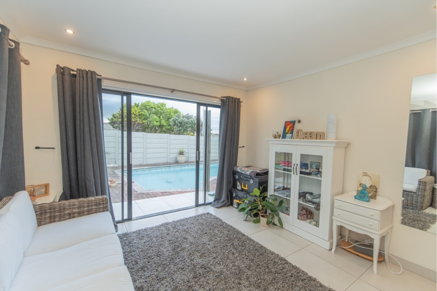5 Bedroom Property for Sale in Lovemore Heights Estate Eastern Cape
